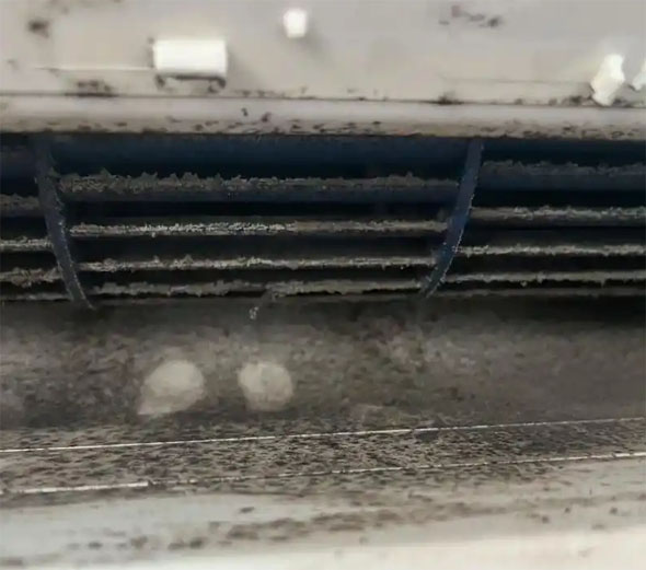 永年空调吹的风有股烧焦味是怎么回事